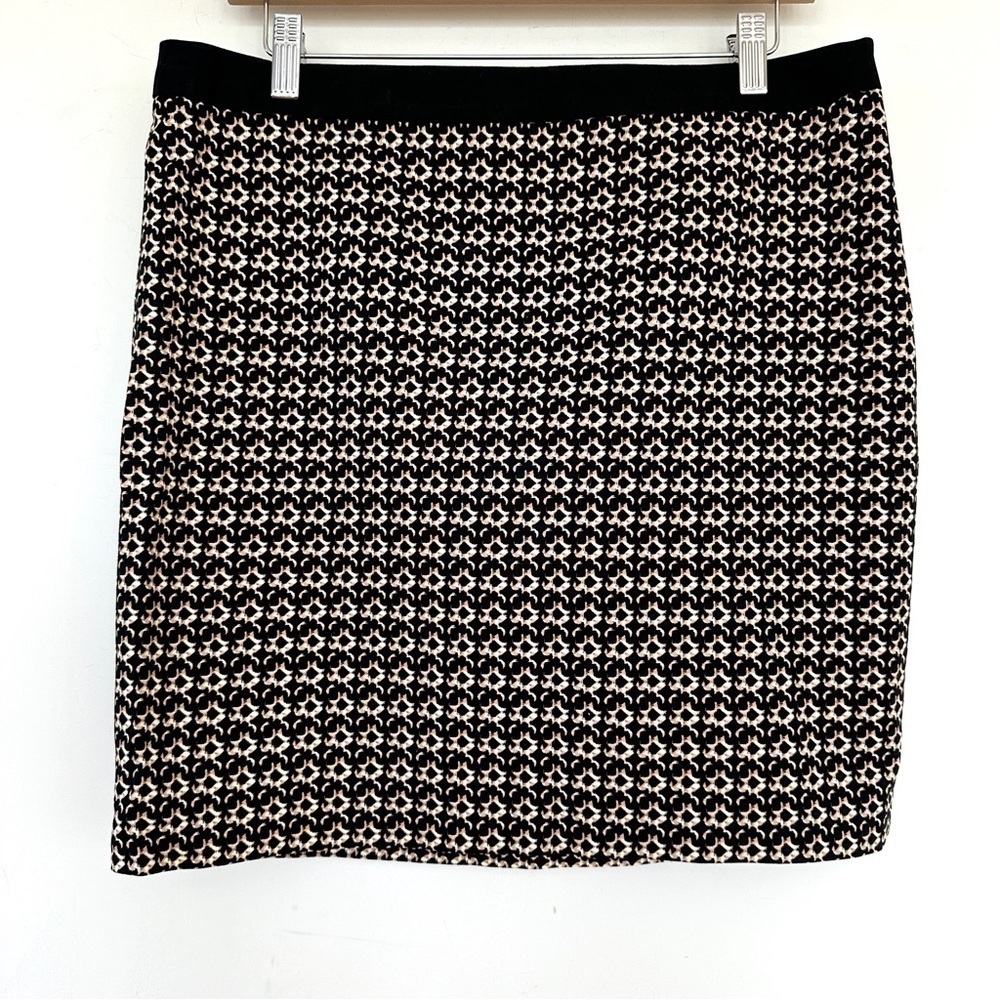 Cynthia  Rowley mini skirt in a stretch cotton print fabric, unlined
